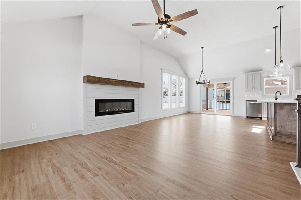 22915 S Ridgeview Drive, Peculiar, MO