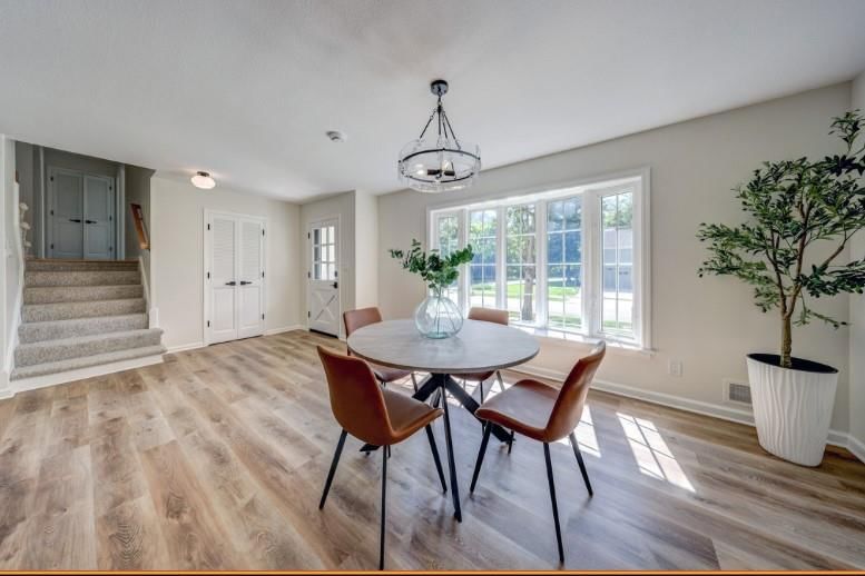 10409 Russell Street — photo 8