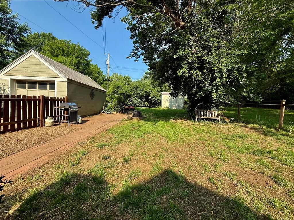Photo 20 of 21 - 6436 Overton Street