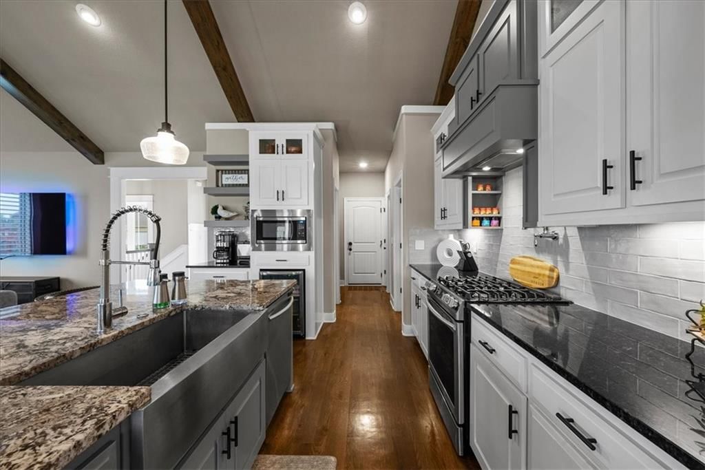 229 SW Chelmsford Drive — photo 13