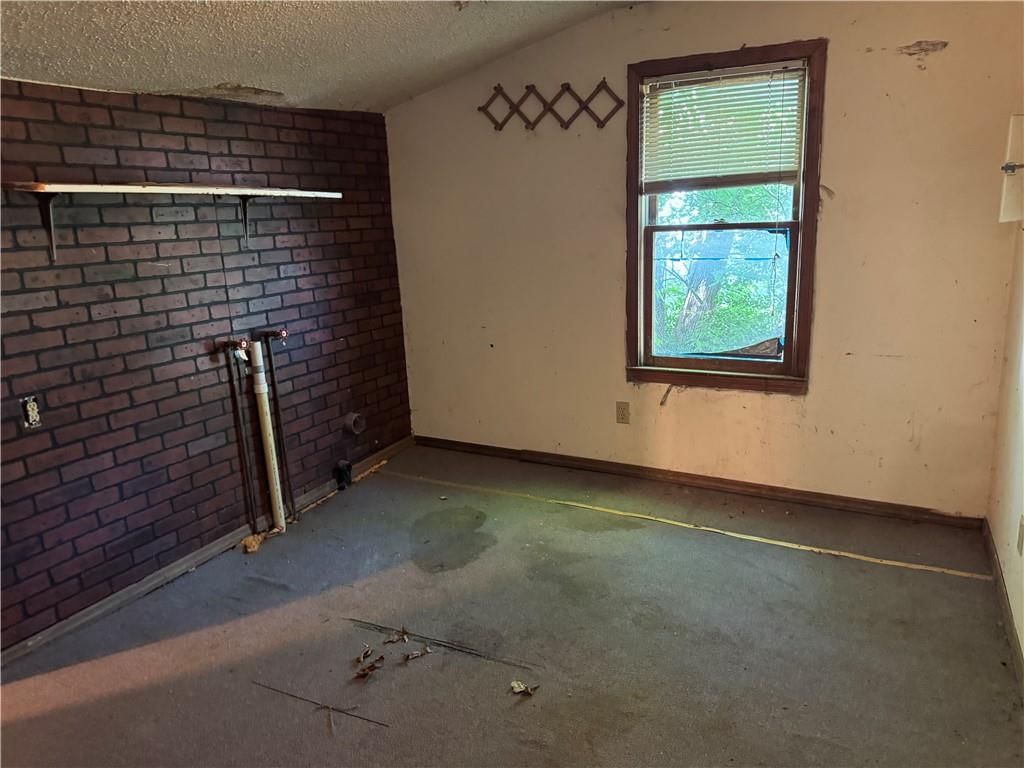 Photo 8 of 10 - 2225 Crawford Avenue
