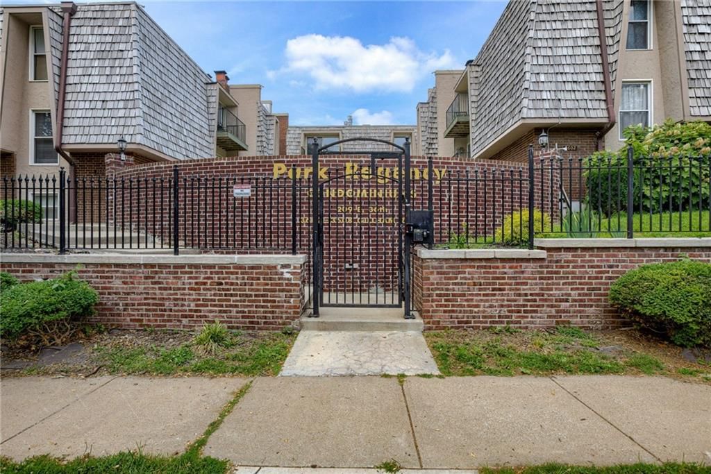 3606 Gillham Road — photo 2