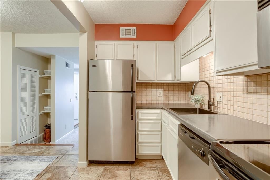 3606 Gillham Road — photo 10