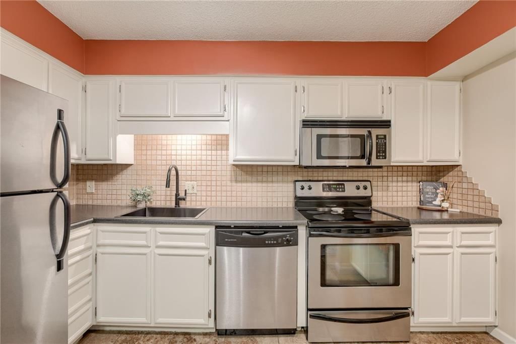 3606 Gillham Road — photo 12