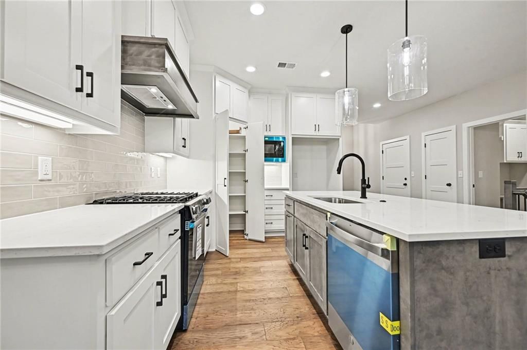 696 Salem Road — photo 8