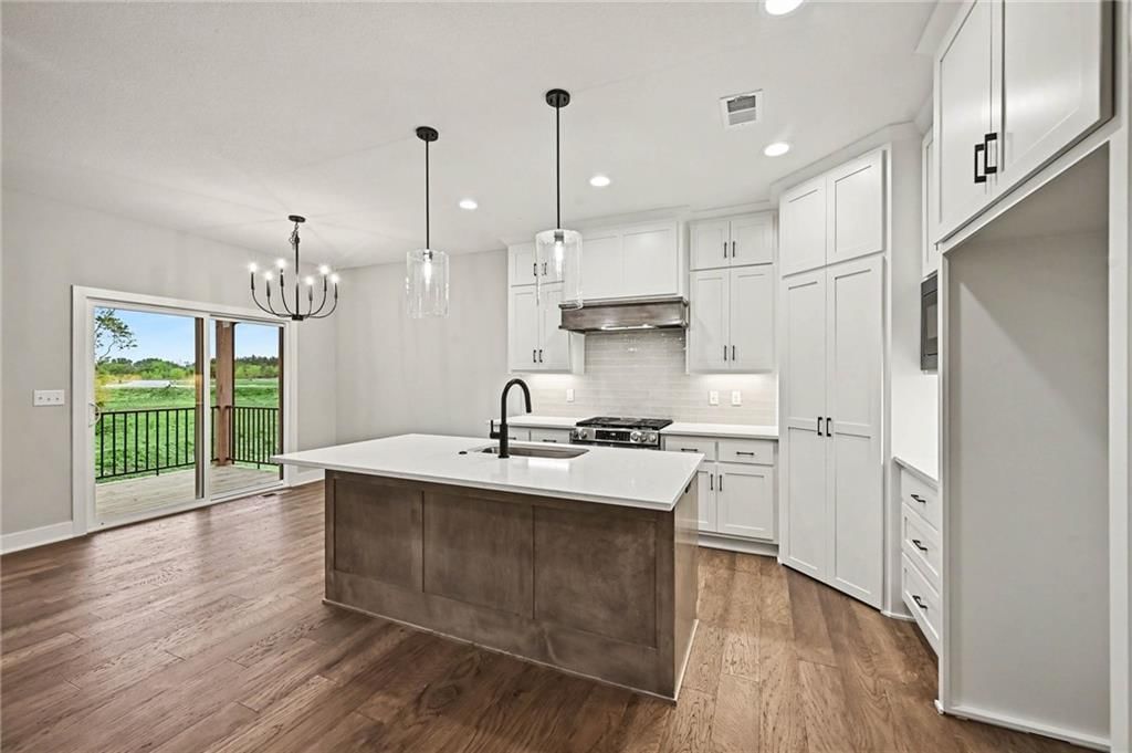696 Salem Road — photo 9