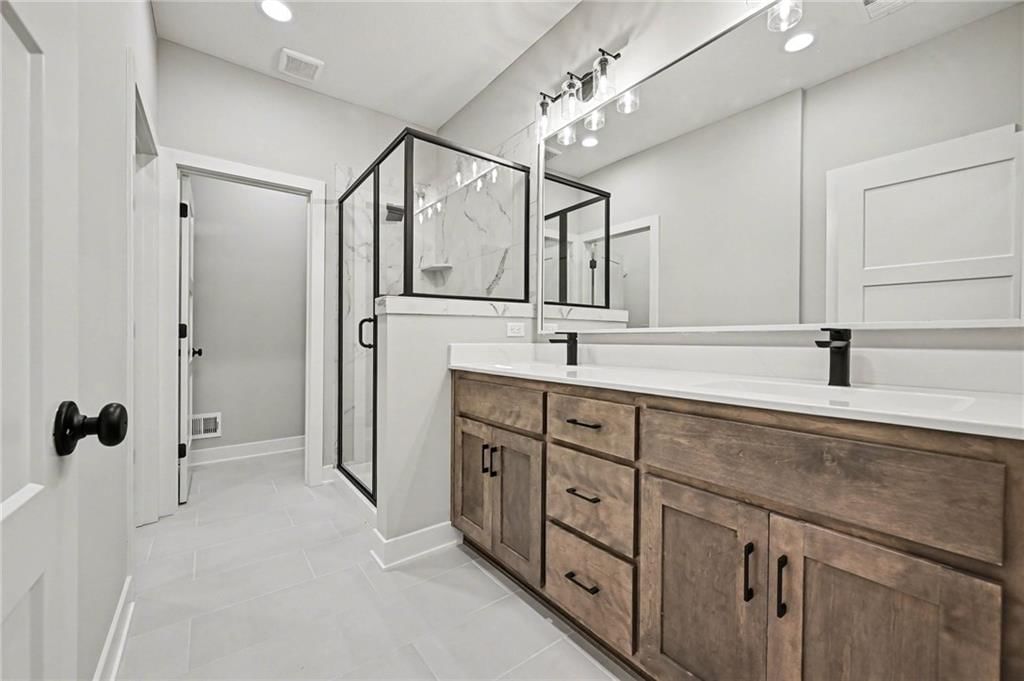 696 Salem Road — photo 12