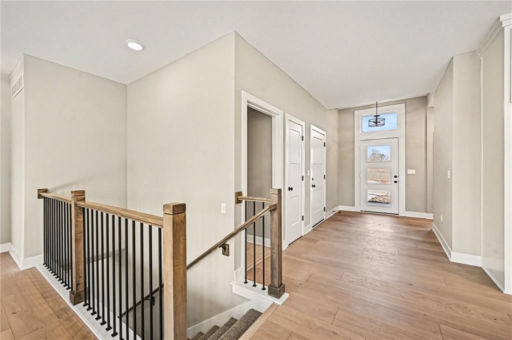 466 Green Drive — photo 6