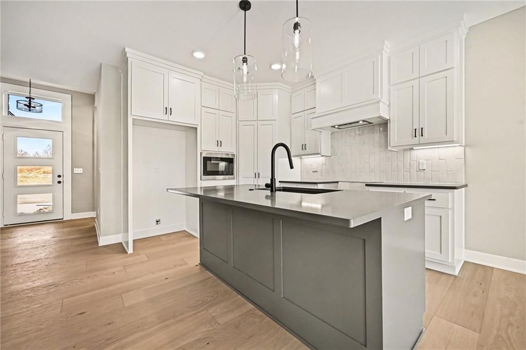 466 Green Drive — photo 9