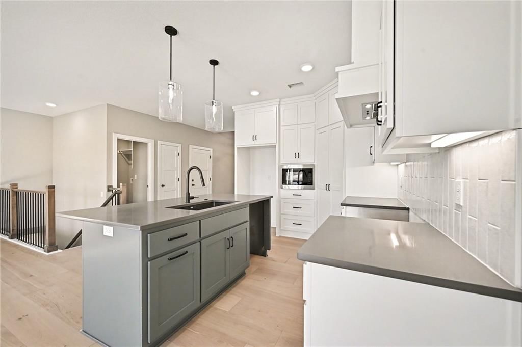 466 Green Drive — photo 10