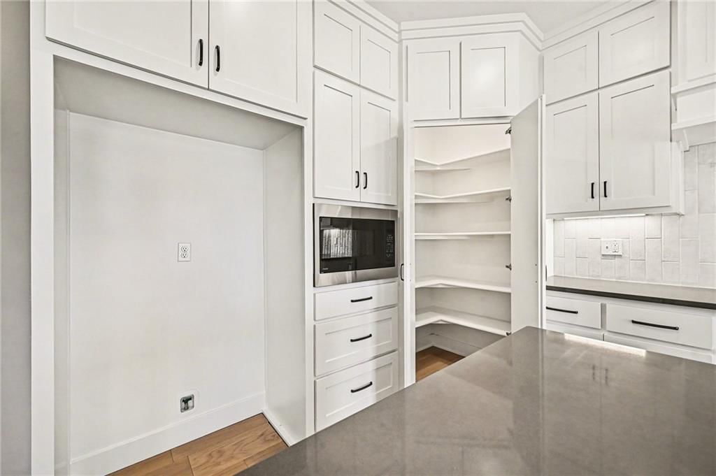 466 Green Drive — photo 11