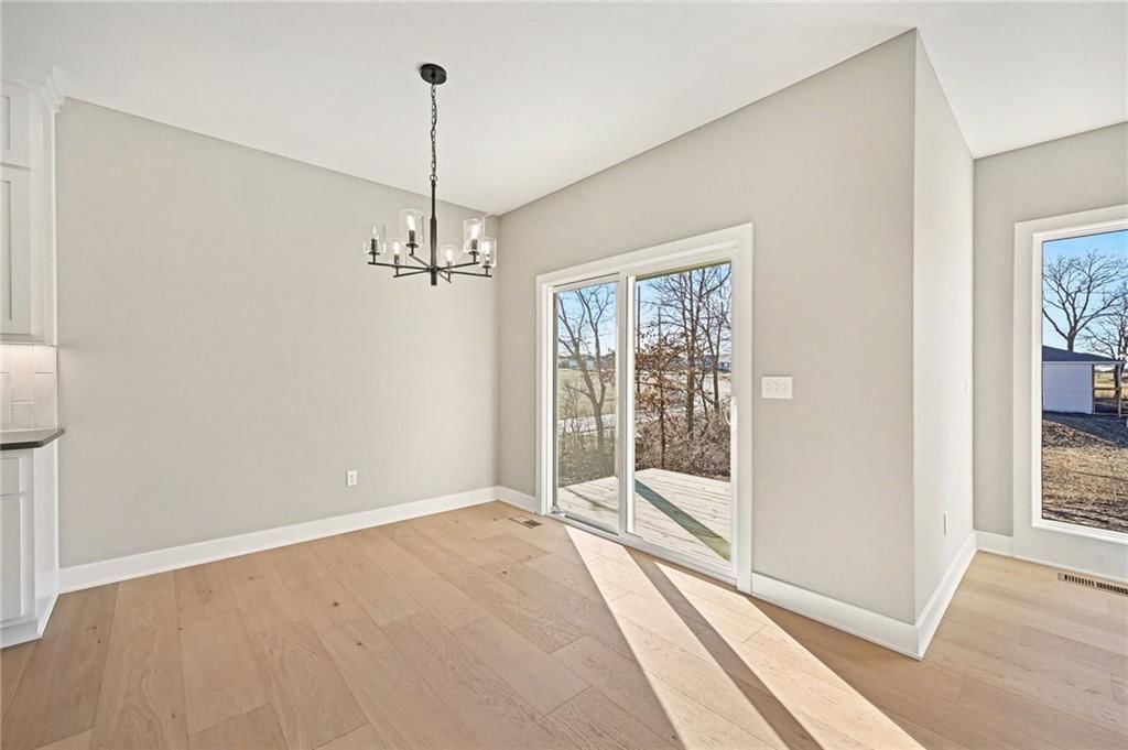 466 Green Drive — photo 12