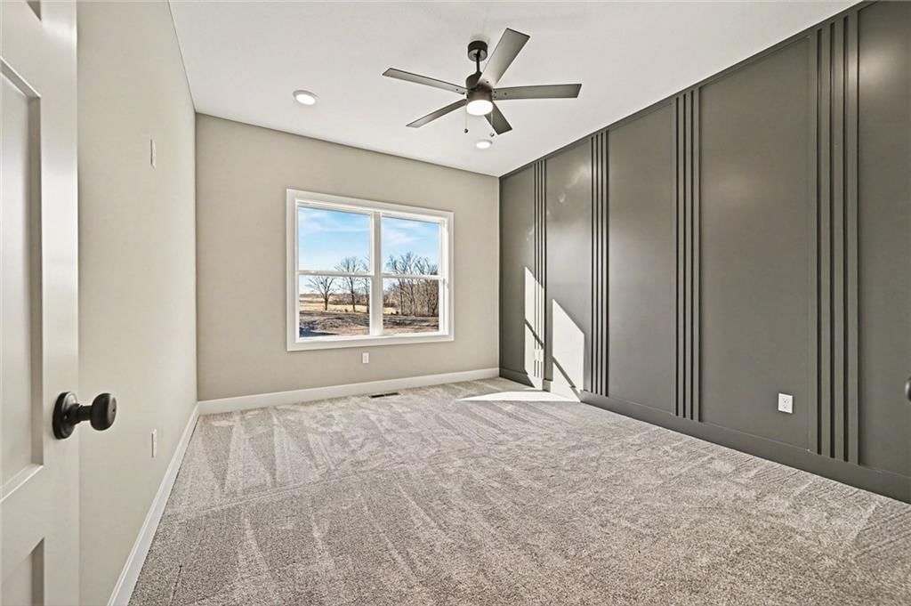 466 Green Drive — photo 13