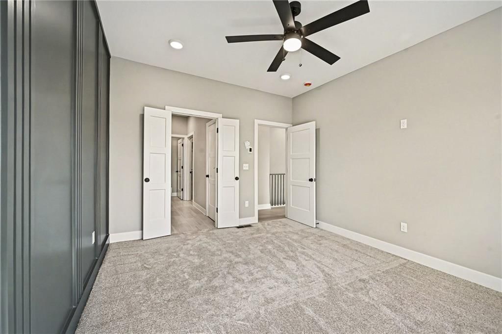 466 Green Drive — photo 14