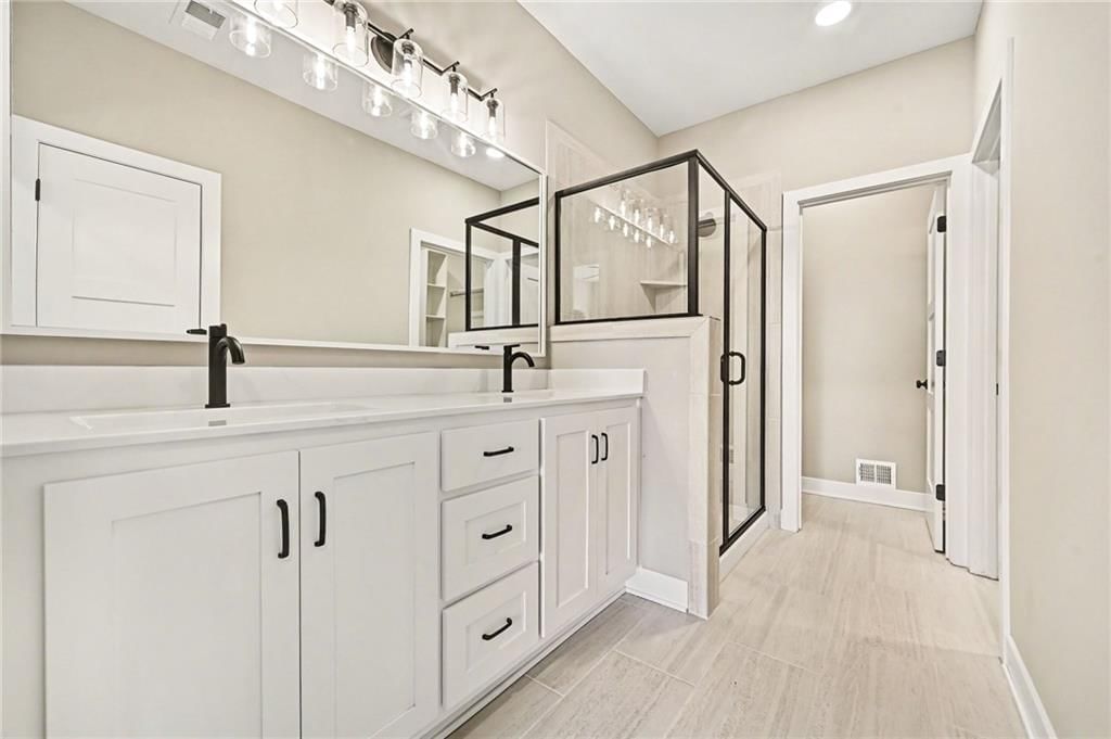 466 Green Drive — photo 15