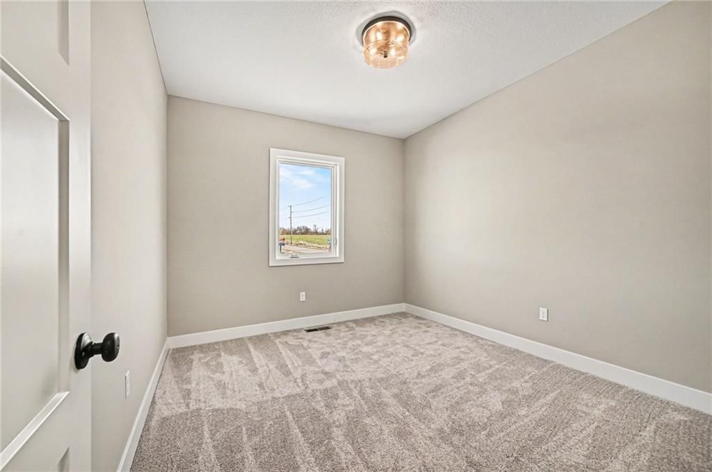 466 Green Drive — photo 18
