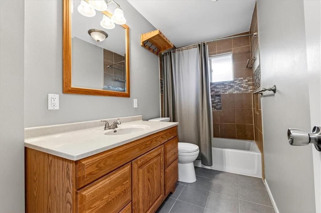 Photo 8 of 18 - 2021 E Mohawk Drive