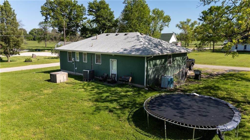 402 W Innes Street — photo 32