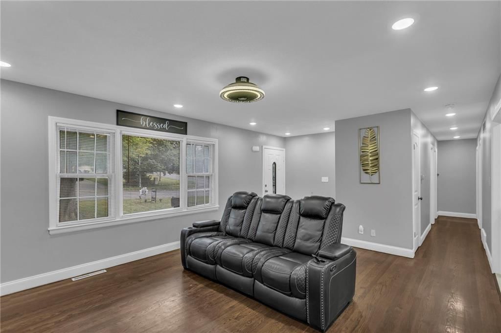 5800 FAIRLANE Drive — photo 5