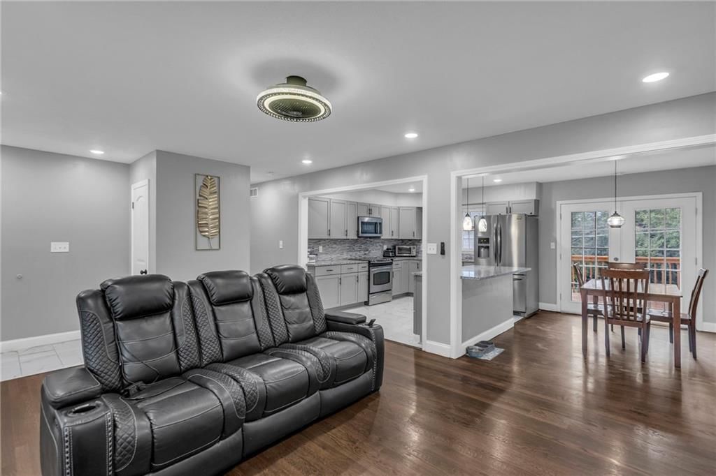 5800 FAIRLANE Drive — photo 6