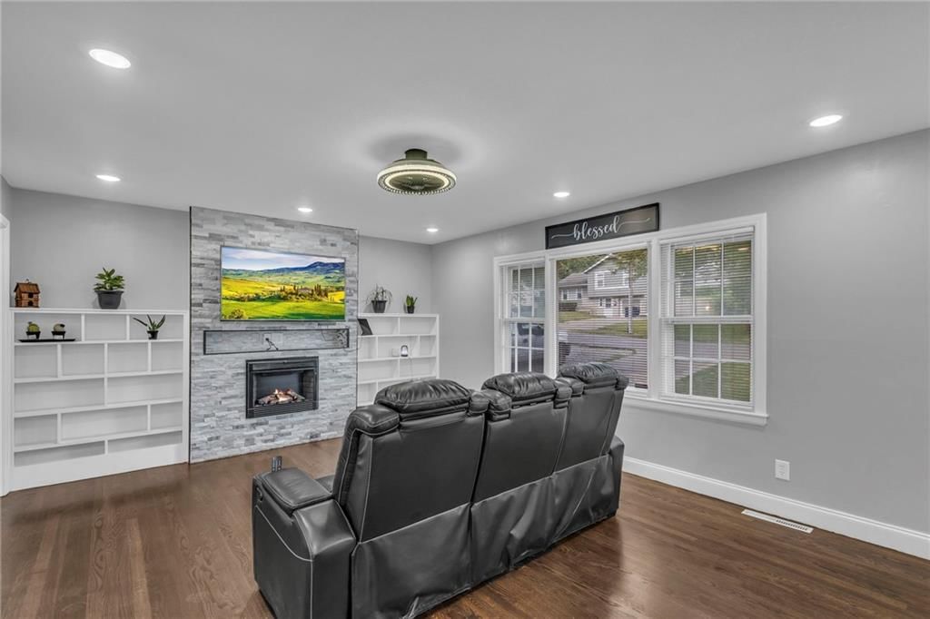 5800 FAIRLANE Drive — photo 8