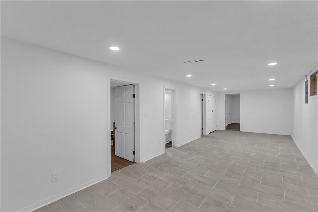 5800 FAIRLANE Drive — photo 24