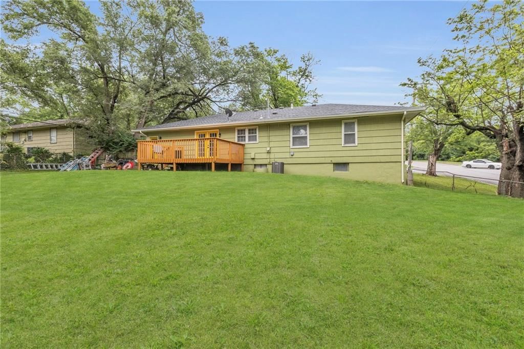 5800 FAIRLANE Drive — photo 40