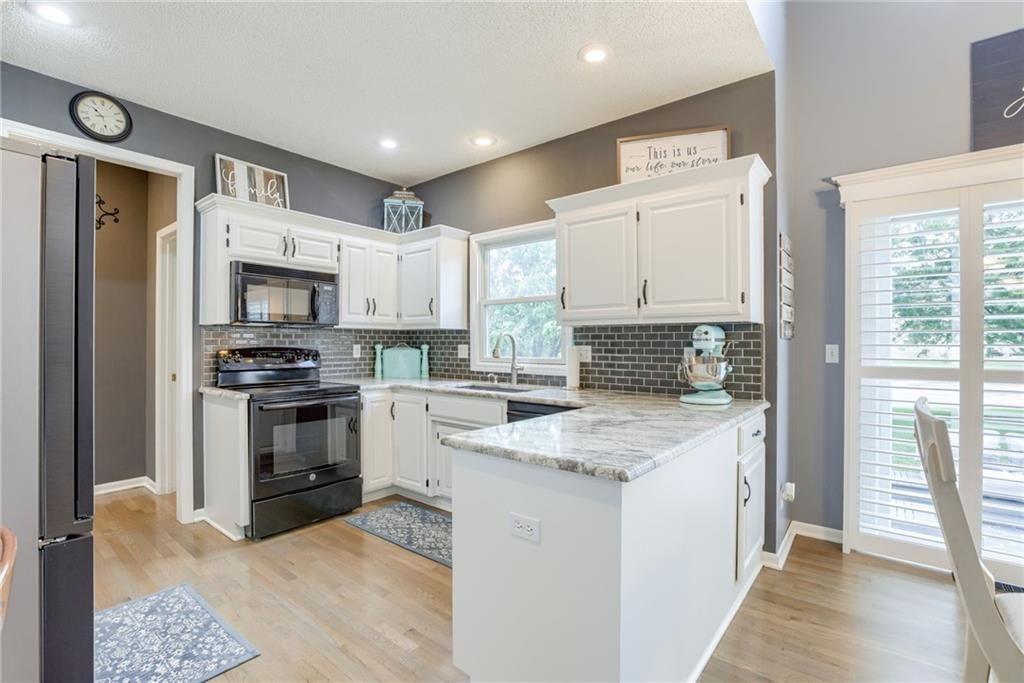 Photo 11 of 52 - 15403 S Hillside Street
