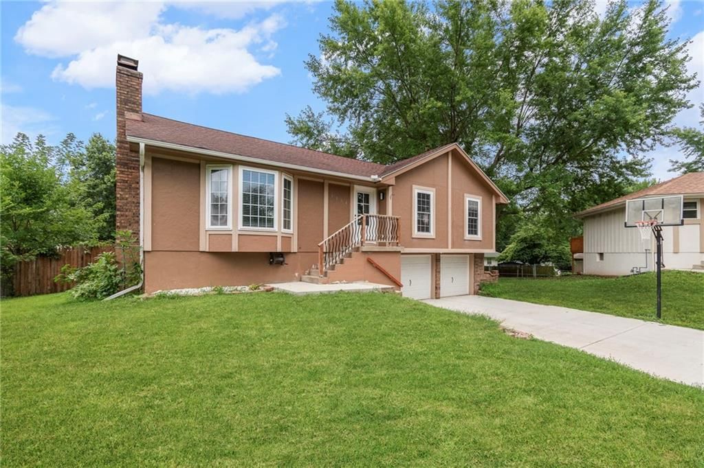 1304 SE Alice Court — photo 2