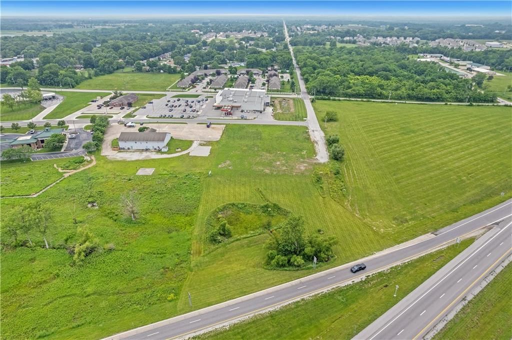 Photo 9 of 10 - 600 Schug Avenue, Peculiar, MO 64078