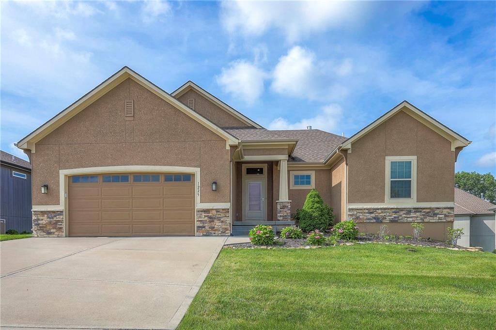 1225 Buckingham Court, Raymore, MO