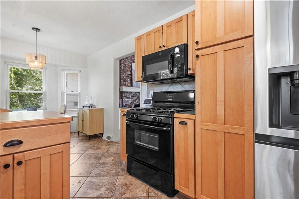 410 NW Shamrock Avenue — photo 7