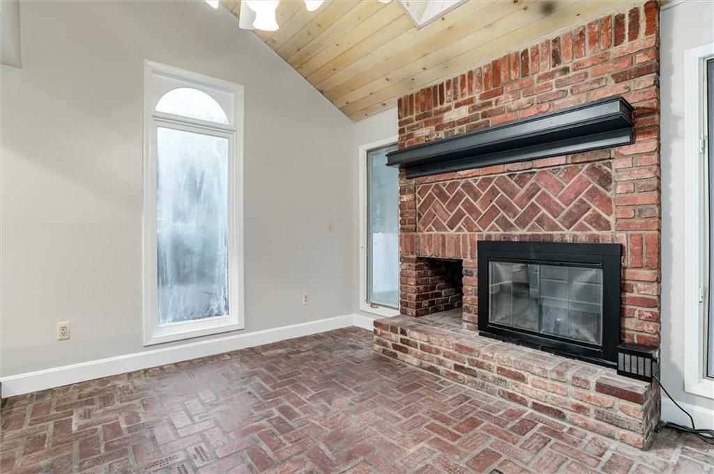 108 SW Madison Street — photo 12