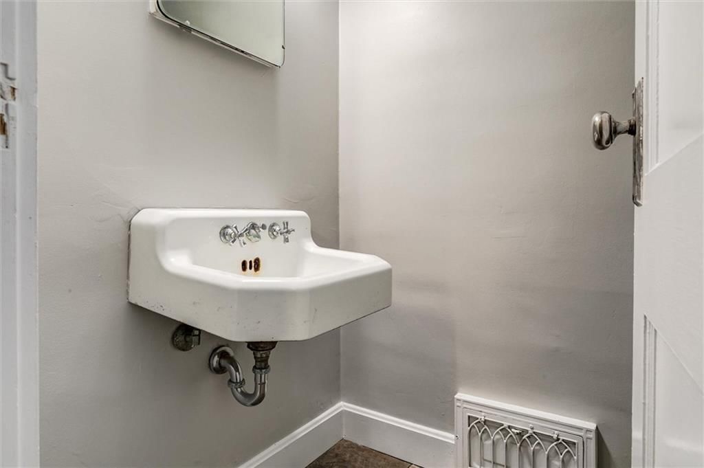108 SW Madison Street — photo 14