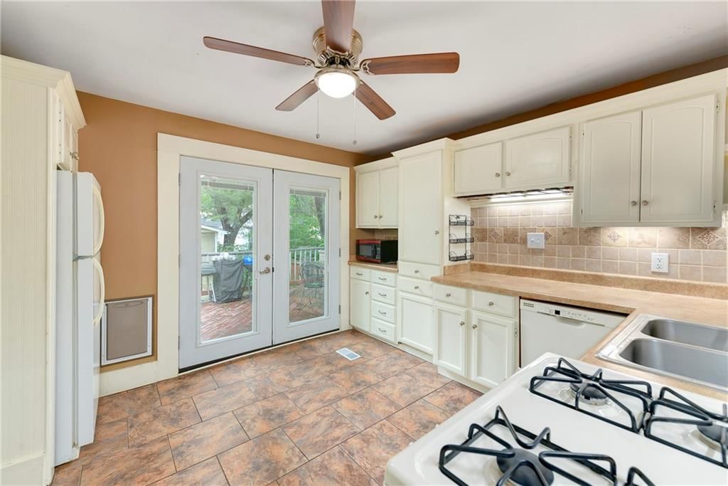 320 Vine Street — photo 10