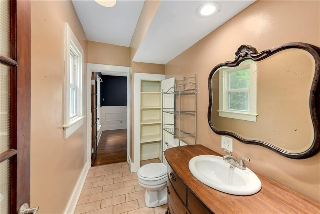 320 Vine Street — photo 17