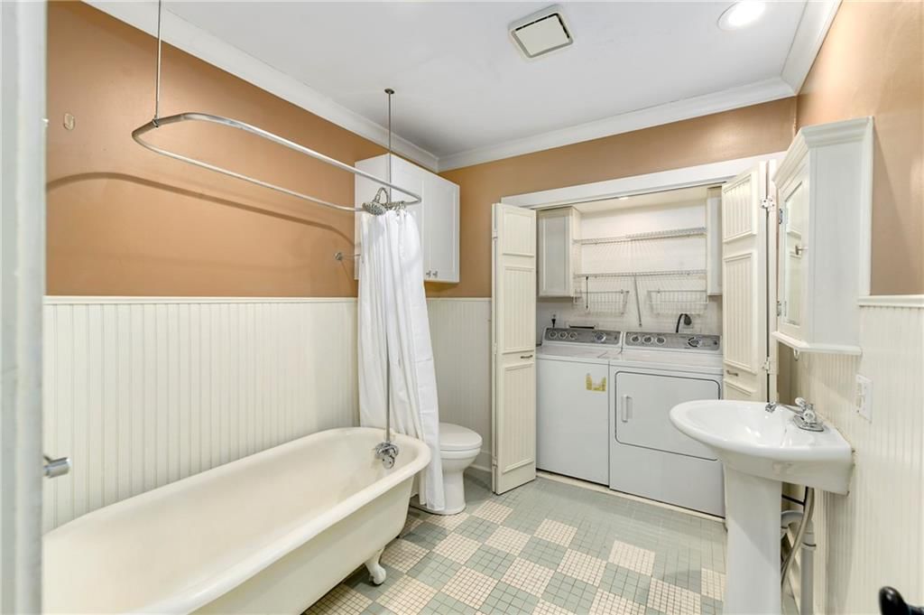 320 Vine Street — photo 20