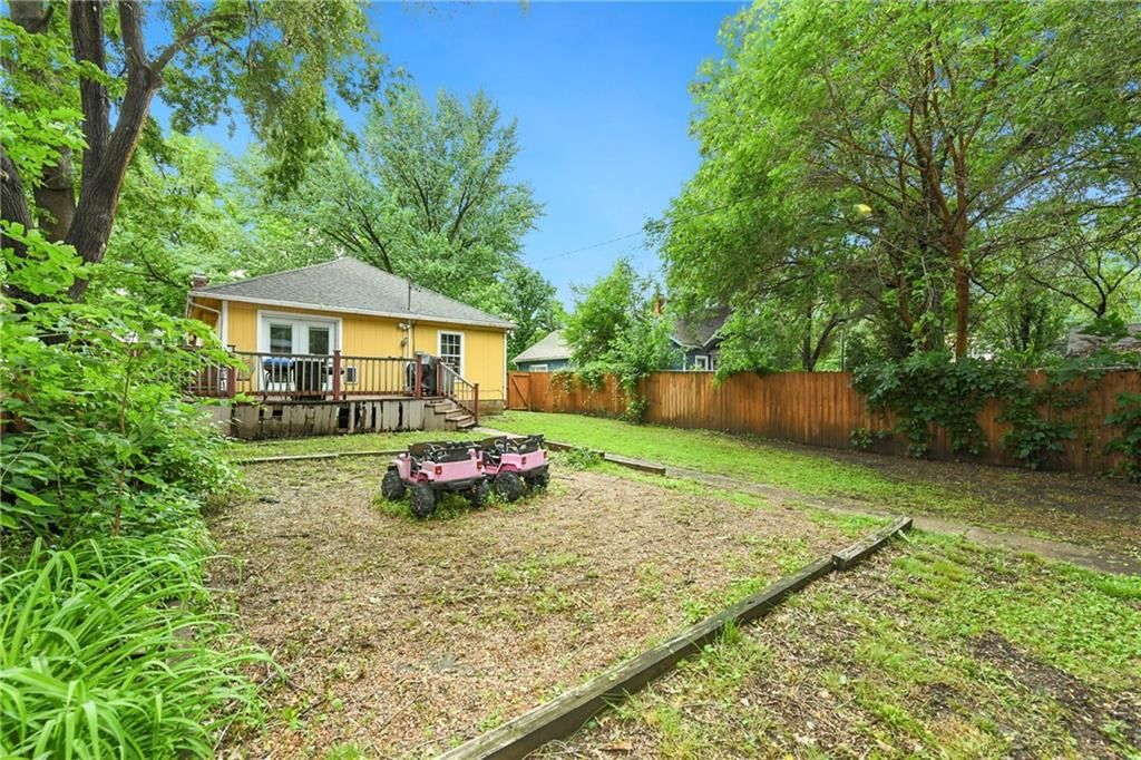 320 Vine Street — photo 25