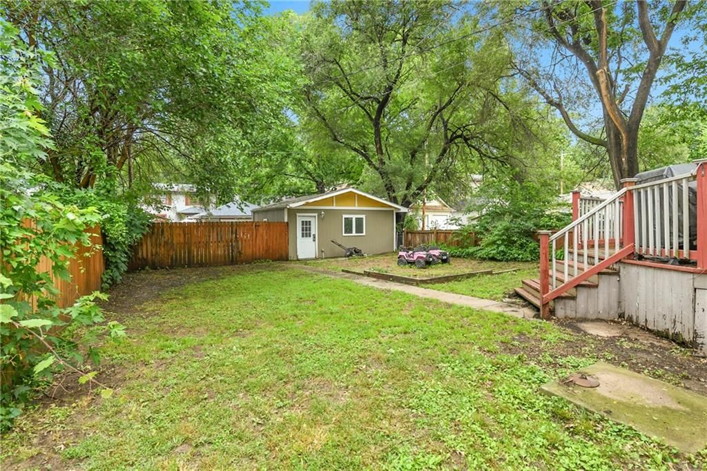 320 Vine Street — photo 26