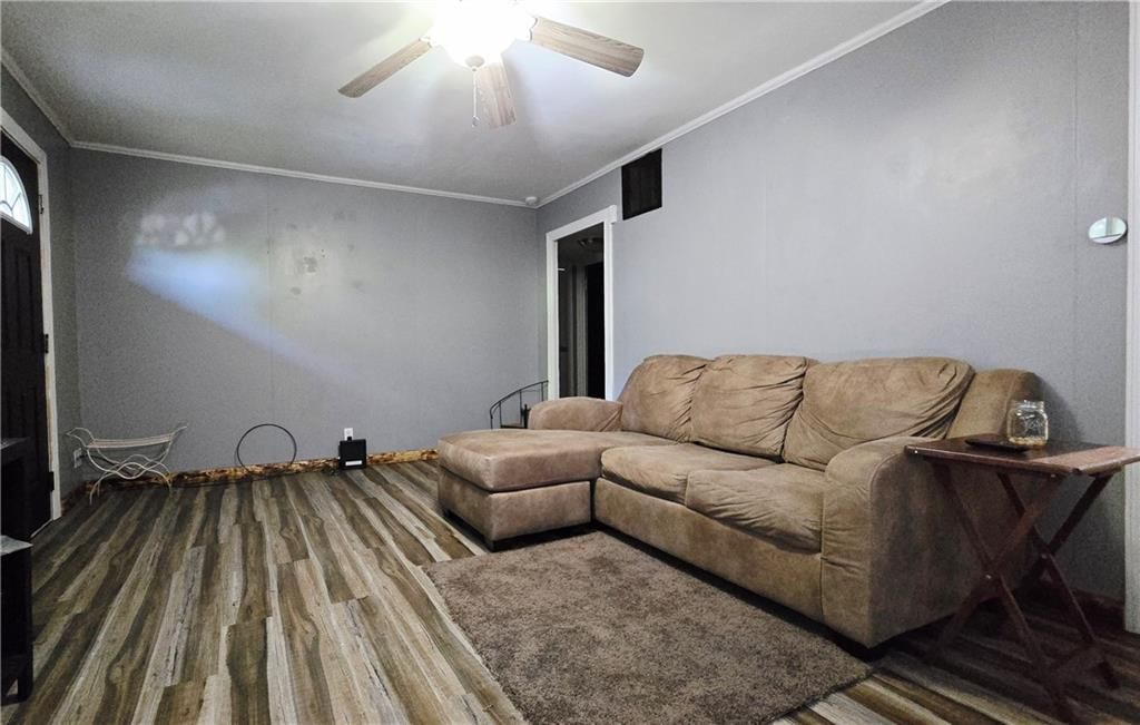 Photo 5 of 15 - 3137 Hawthorne Drive