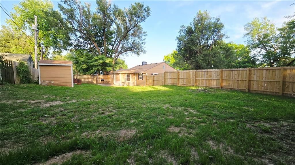 Photo 11 of 15 - 3137 Hawthorne Drive