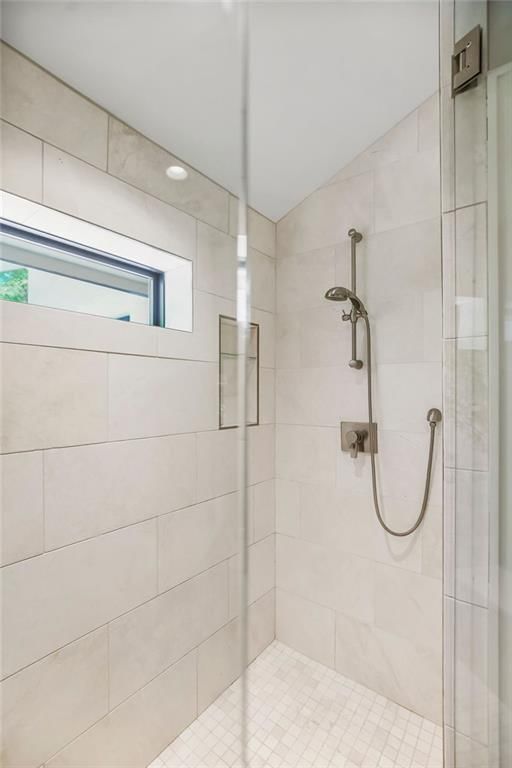 9400 Lee Boulevard — photo 27