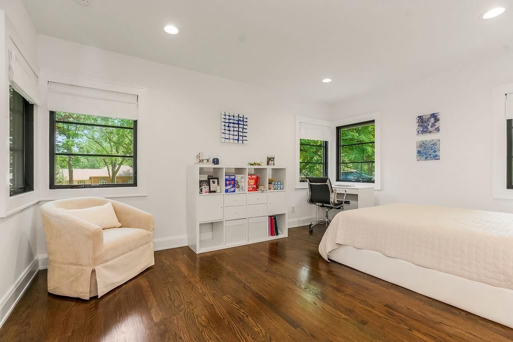 9400 Lee Boulevard — photo 30