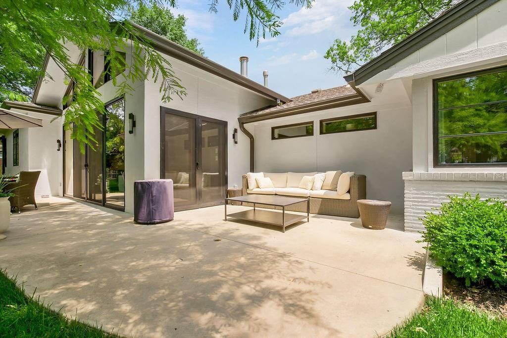 9400 Lee Boulevard — photo 43