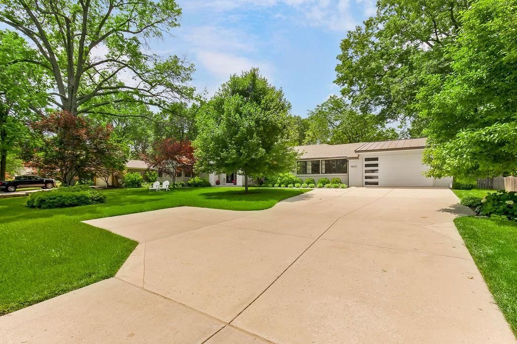 9400 Lee Boulevard — photo 46