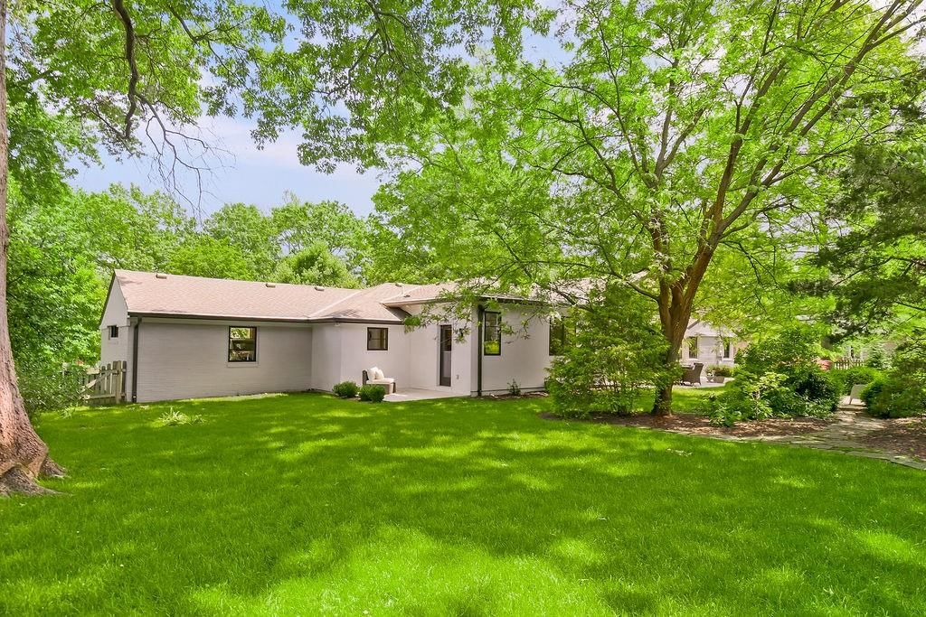9400 Lee Boulevard — photo 47