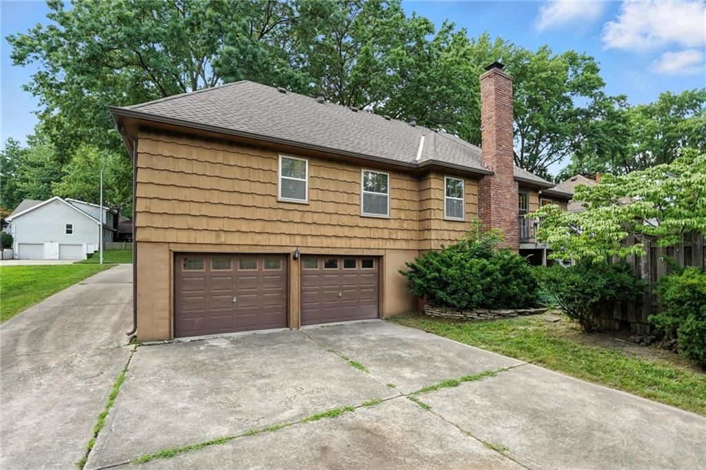 Photo 19 of 49 - 6905 NW Birch Lane
