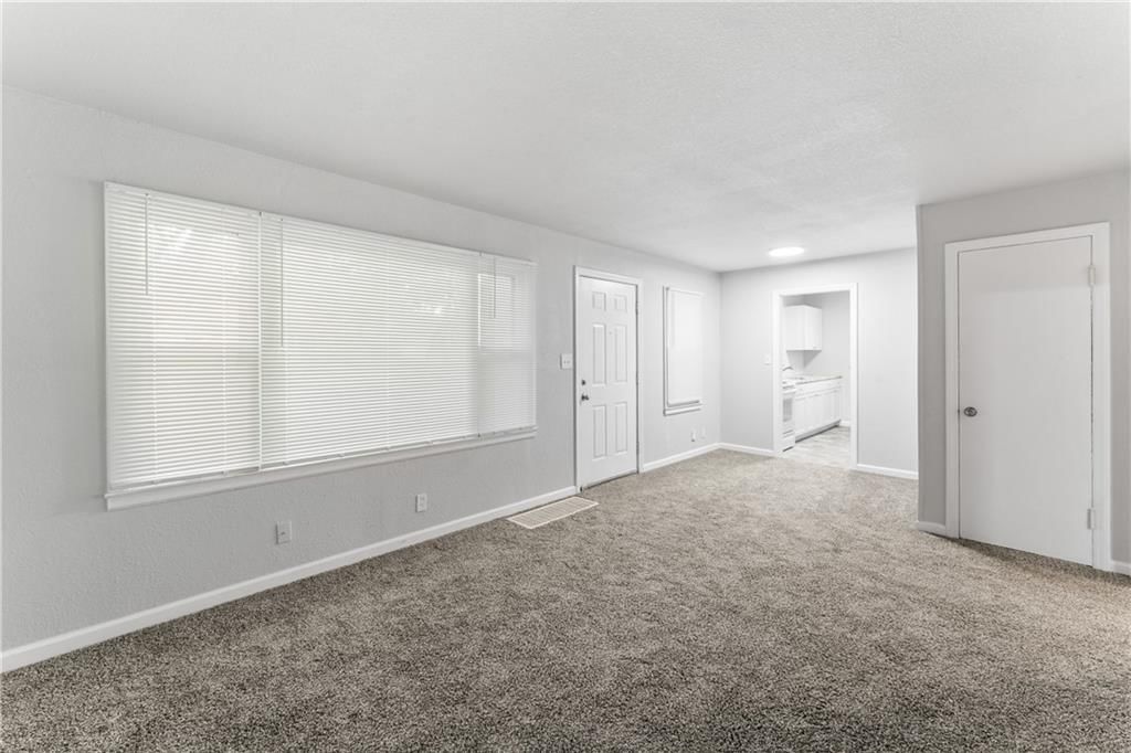 3112 S Claremont Avenue — photo 6