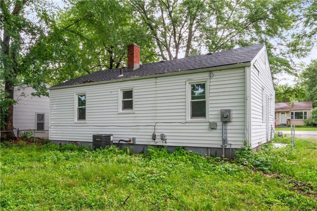 3112 S Claremont Avenue — photo 22