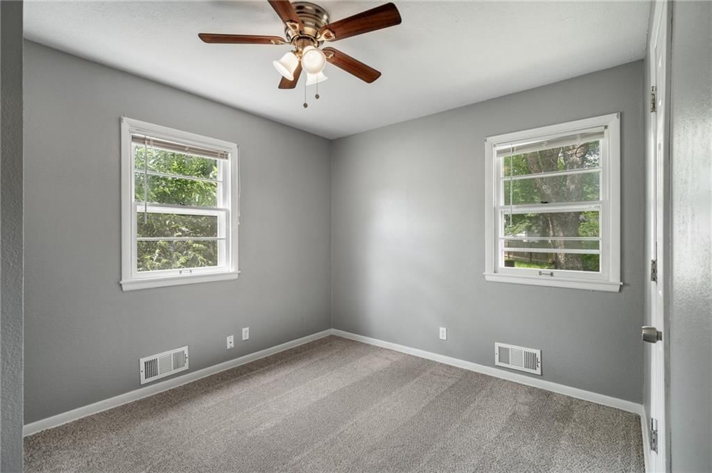 604 NE Ash Street NE — photo 29